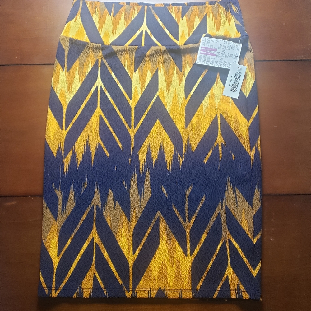 LulaRoe Cassie M NWT